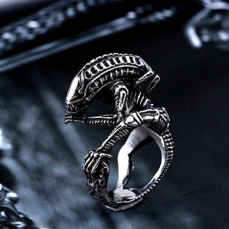 Alien Xenomorph Ring -