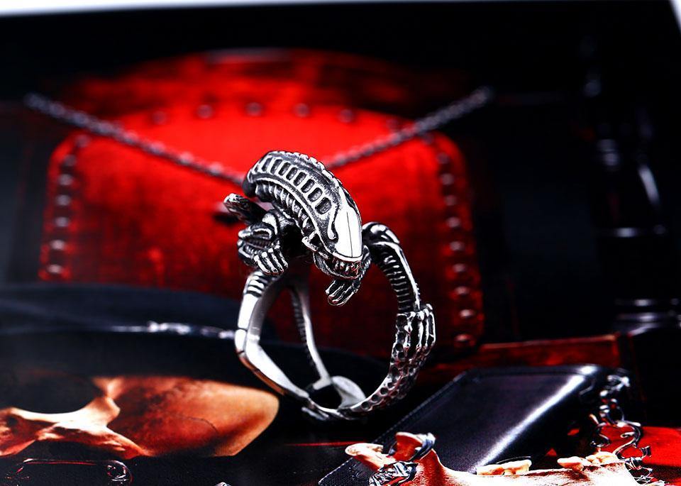 Alien Xenomorph Ring -