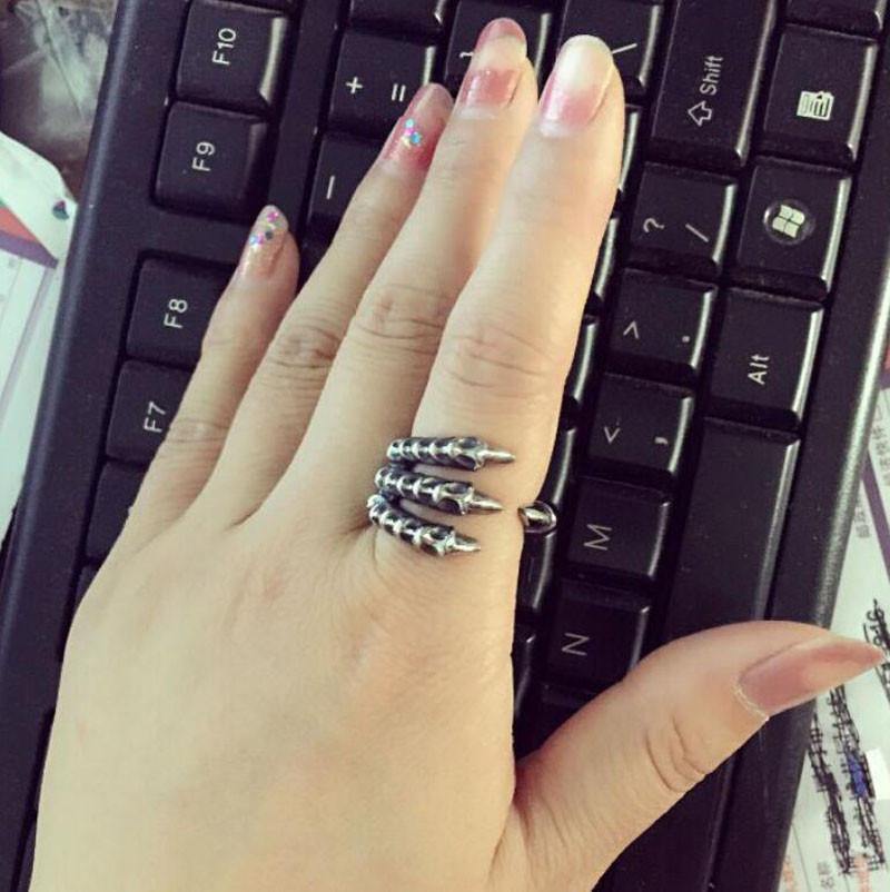 Gothic Dragon Claw Ring -